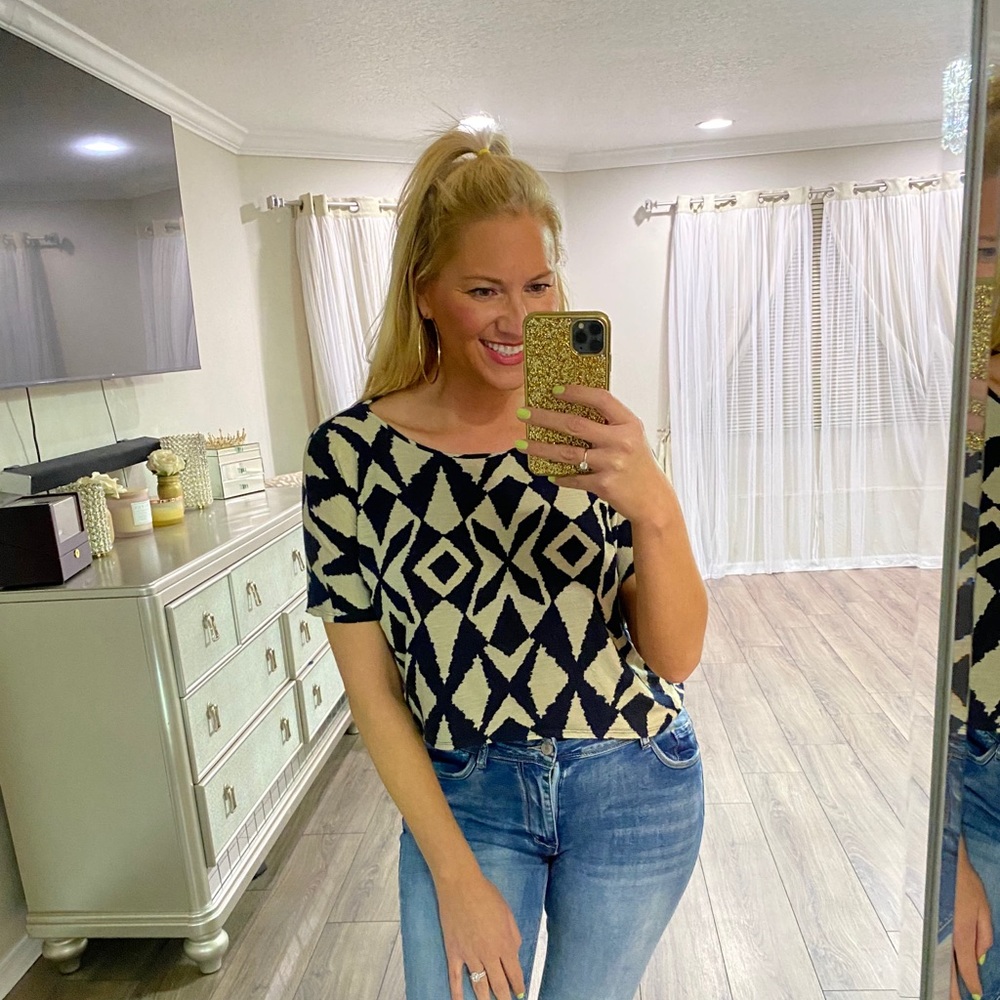 Cream‎ & Navy Geo Pattern Crop Tee 💙